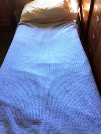 Bed1.jpg Bed1.jpg