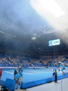 Tennis star lost in smoke (Hopman Cup 2013)