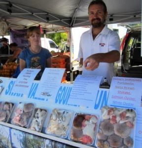Consumers get fresh (Stirling Farmers Market #1)